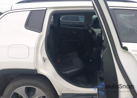 2018 Jeep Compass Latitude 4X4 z USA, uszkodzony, nr VIN 3C4NJDBB3JT126852